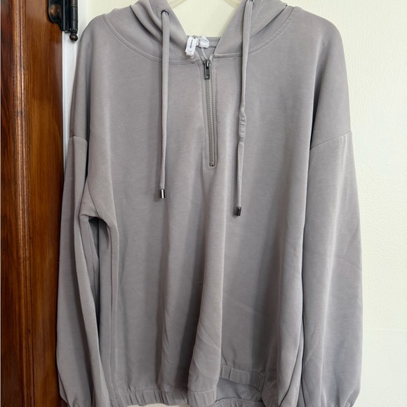 Cable & Gauge Tops - Women’s Hooded Quarter-Zip Sweater - Gray
